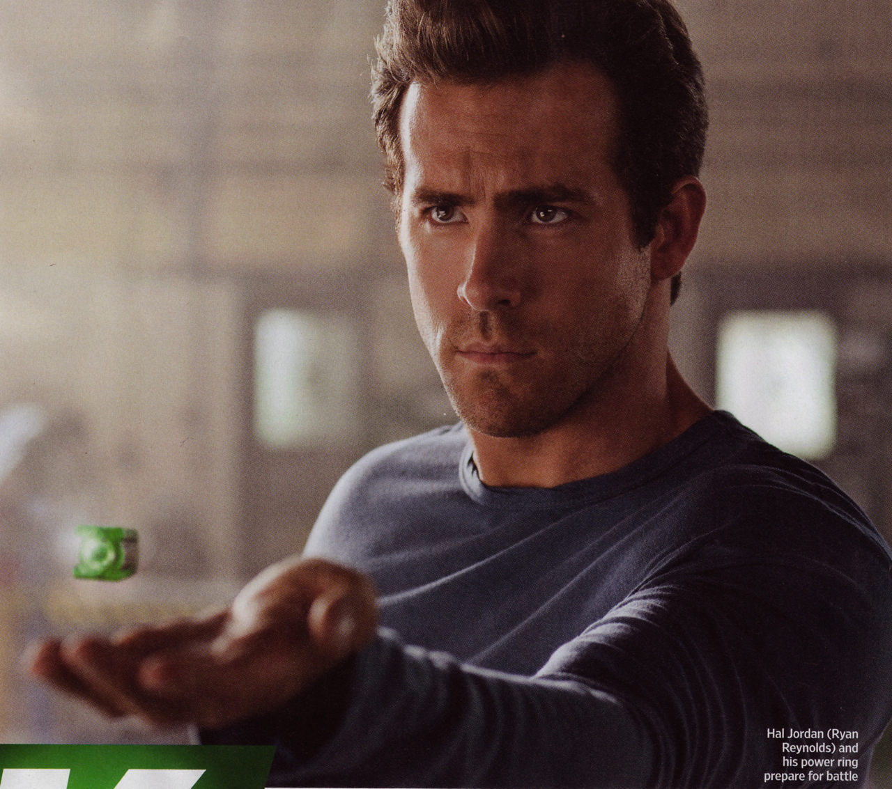 first-picture-of-ryan-reynolds-as-the-green-lantern-from-entertainment